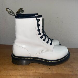 Dr. Martens 1460 Smooth Leather White Lace Up 8 Eye Women’s Boots 11821 Sz 6